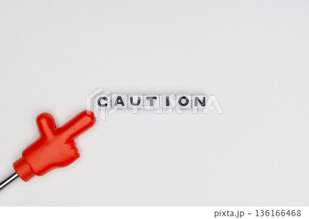 cautionのアルファベットビーズとポインタ cautionのアルファベットビーズとポインタ 136166468
