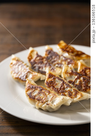 焼き餃子 136166518