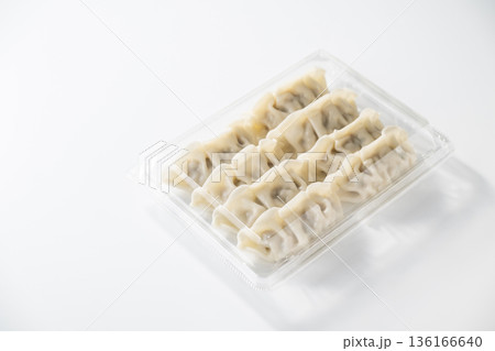 チルド餃子 136166640