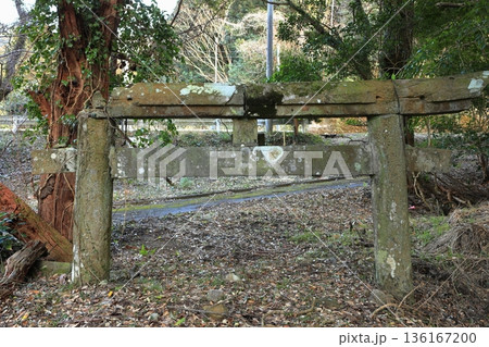 鷹子神社の埋没鳥居 136167200