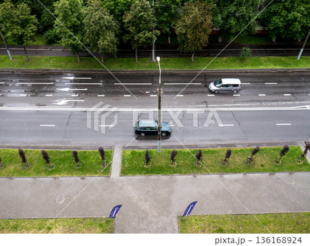 The Architecture road backgrounds and cars. Rain.View from above. 136168924