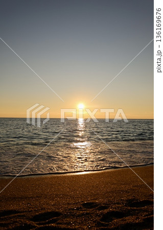 Sunset ocean horizon. High quality photo Sunset ocean horizon. High quality photo 136169676