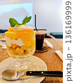 オシャレなカフェでフルーツゼリー 136169999