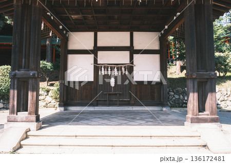 [近江神宮]滋賀県にある歴史的な神社の風景 136172481