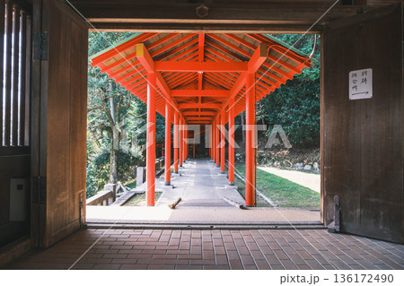 [近江神宮]滋賀県にある歴史的な神社の風景 136172490