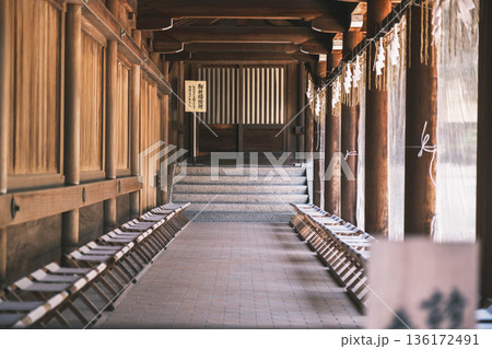 [近江神宮]滋賀県にある歴史的な神社の風景 136172491