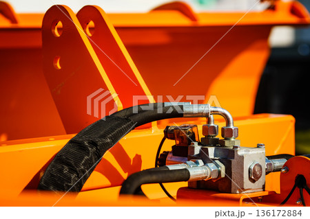 Pipe system of hydraulic valves in agricultural machinery 136172884