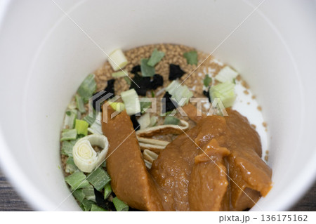 インスタント味噌汁 136175162