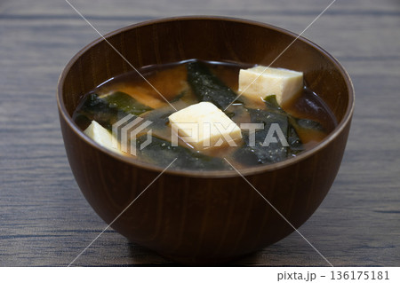 味噌汁 味噌汁 136175181