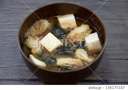味噌汁 味噌汁 136175187