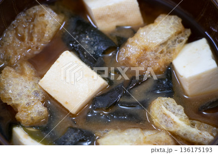 味噌汁 味噌汁 136175193