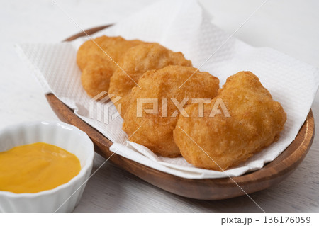 チキンナゲットとマスタードソースのイメージ 136176059