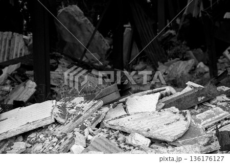 廃墟 モノクロ 136176127