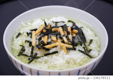 お茶漬け 136176511