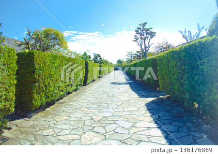 [三重県]松坂城の御城番屋敷の通路 136176869