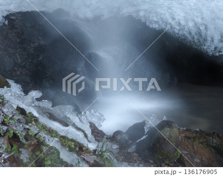 飛沫が凍る冬の滝(20260128093057) 飛沫が凍る冬の滝(20260128093057) 136176905