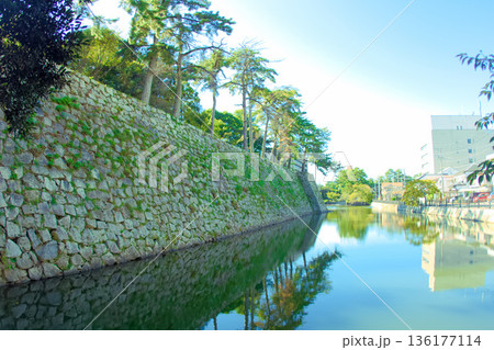 [三重県]津市にある津城の北堀と石垣 136177114