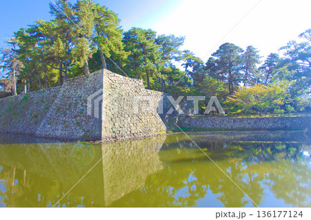[三重県]津市にある津城の北堀と石垣 136177124