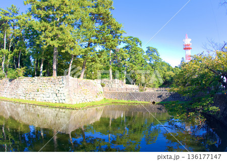 [三重県]津市にある津城の北堀と石垣 136177147