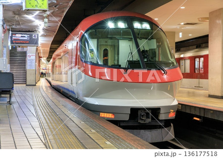 近鉄名古屋駅に停車中の特急伊勢志摩ライナー 近鉄名古屋駅に停車中の特急伊勢志摩ライナー 136177518
