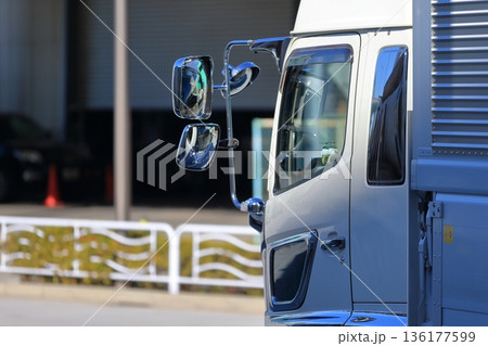 物流トラック 物流トラック 136177599