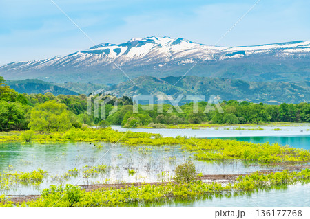 残雪の岩手山と御所湖 残雪の岩手山と御所湖 136177768