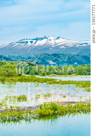 残雪の岩手山と御所湖 残雪の岩手山と御所湖 136177771