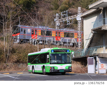須磨一ノ谷の神戸市バスと山陽電車 136178258
