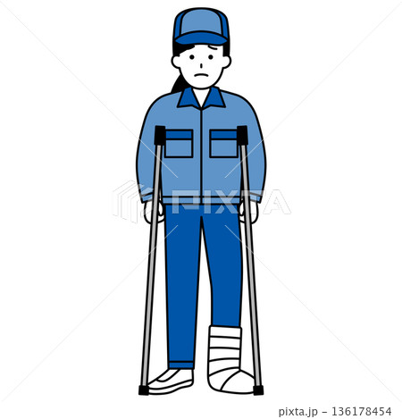 足を怪我して松葉杖をついているつなぎ作業服の女性 136178454