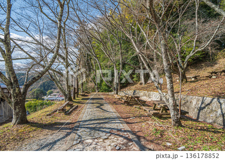 明日香村の石舞台近くの小さな公園 奈良県 明日香村の石舞台近くの小さな公園 奈良県 136178852