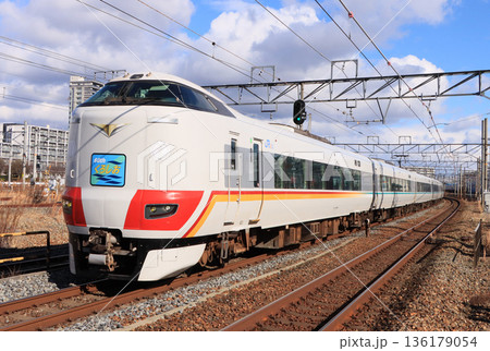 岸辺駅を通過する特急くろしおの回送 岸辺駅を通過する特急くろしおの回送 136179054