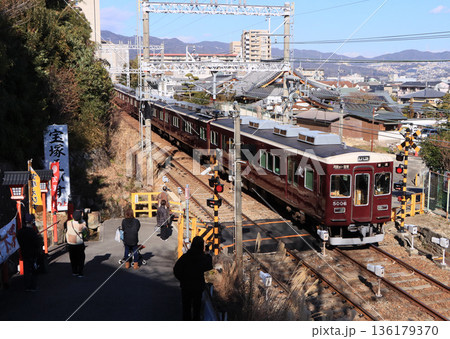 阪急今津北線　逆瀬川駅付近を走る5000系電車 136179370