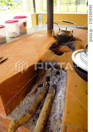 土かまど　ネパール　2 136180495