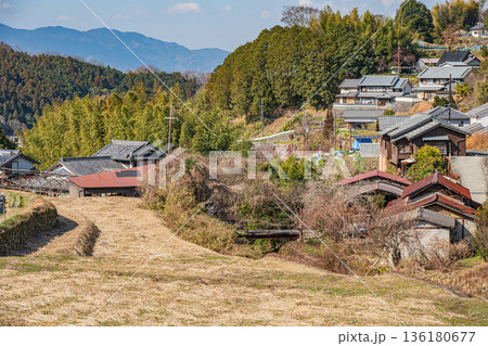 冬の明日香村　山村集落　奈良県 136180677