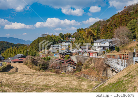 冬の明日香村　阪田の棚田風景　奈良県 136180679