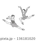 楽しくバレエを踊る女の子たち 136181020