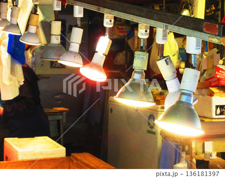 東京都中央区の築地場外市場の様々な風景 136181397