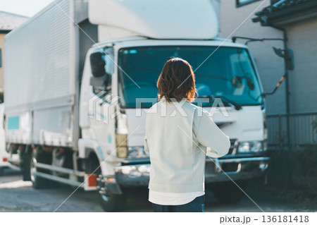 truck driver 136181418
