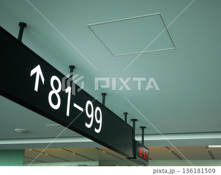 空港のゲート 空港のゲート 136181509