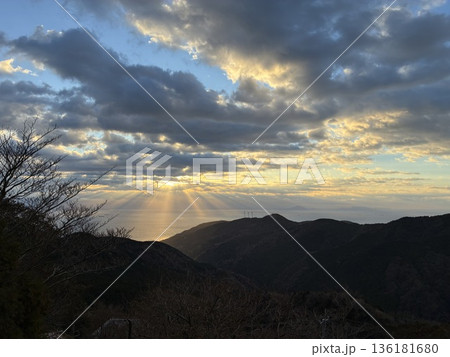 綺麗な日の出 綺麗な日の出 136181680