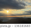 綺麗な日の出 136181683