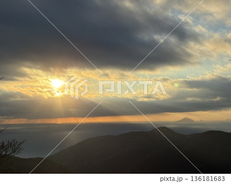 綺麗な日の出 綺麗な日の出 136181683