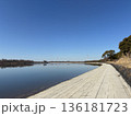 湖畔の風景 136181723