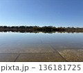 湖畔の風景 136181725