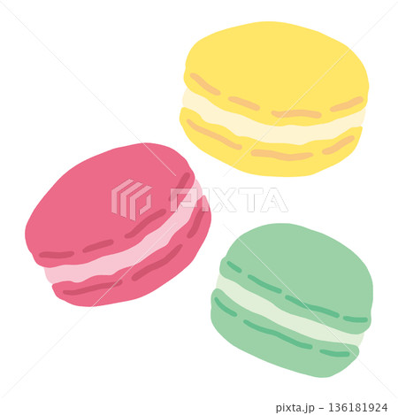 カラフルなマカロン（ピンク・緑・黄色）の手描きイラスト 136181924