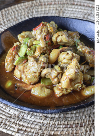 A vibrant stir-fry of chicken and shrimp, generously seasoned with chili paste and pungent stinky beans. 136182823