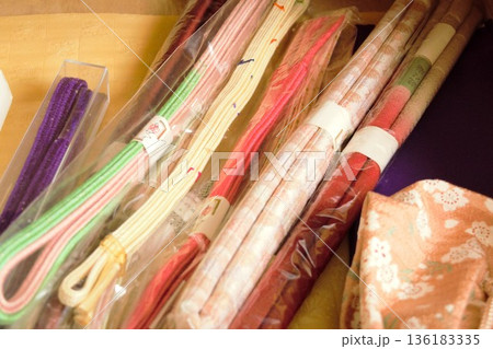 和箪笥の中の帯紐　2 136183335