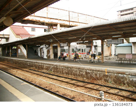 長野電鉄の須坂駅の3番線ホーム(長野県須坂市) 長野電鉄の須坂駅の3番線ホーム(長野県須坂市) 136184073