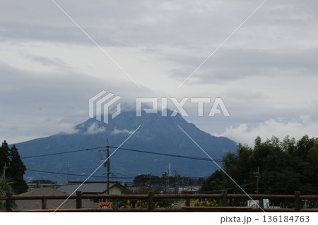 雨上がりの山 雨上がりの山 136184763