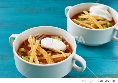 ソパ・デ・トルティージャ（ソパ・アステカ）（メキシコ料理） 136185116